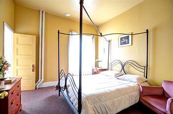Hotel Manoir Vieux-quebec 4*