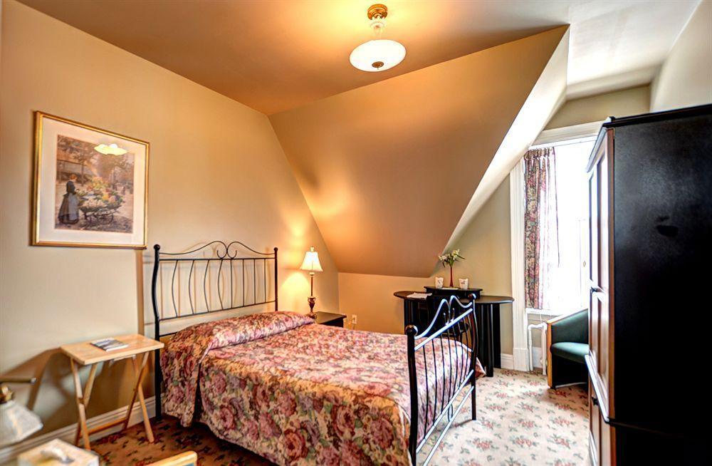 Manoir Vieux-quebec 4* Quebec City